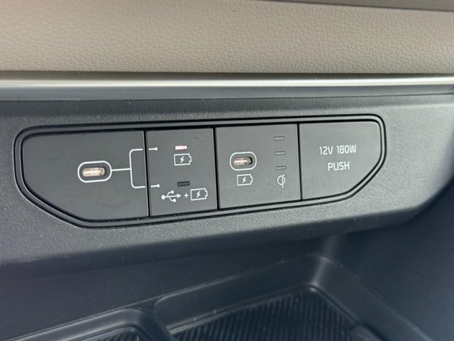 Used 2025 Kia Carnival EX FWD image 21
