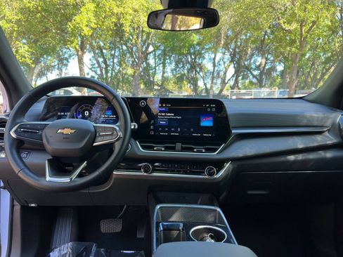 Used 2025 Chevrolet Equinox LT FWD image 29
