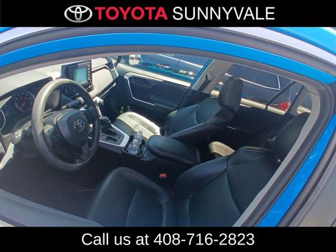 Used 2019 Toyota RAV4 LE w/ Carpet Mat Package FWD image 4