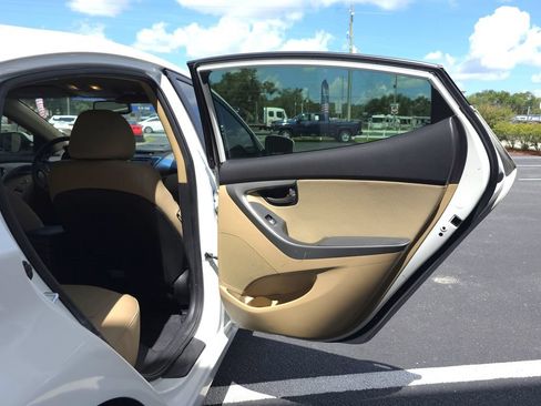 Used 2013 Hyundai Elantra GLS w/ Preferred Pkg FWD image 12