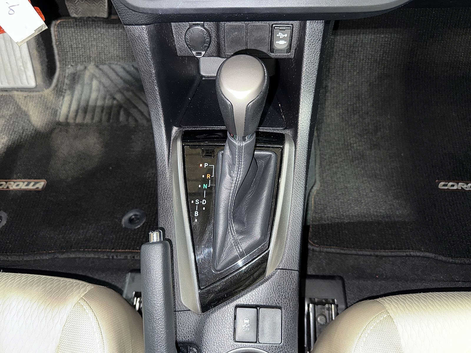 Used 2015 Toyota Corolla LE FWD image 30