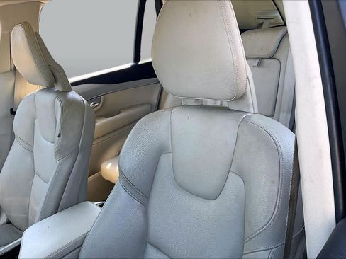 Used 2016 Volvo XC90 T6 Momentum w/ Convenience Package AWD/4WD image 8