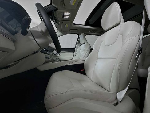 Certified 2025 Volvo XC90 B6 Plus image 19