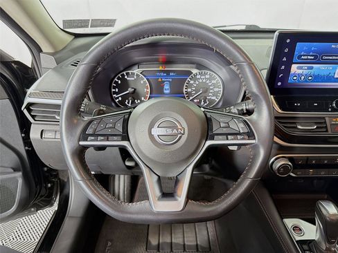 Used 2023 Nissan Altima 2.5 SR w/ SR Premium Package AWD/4WD image 12