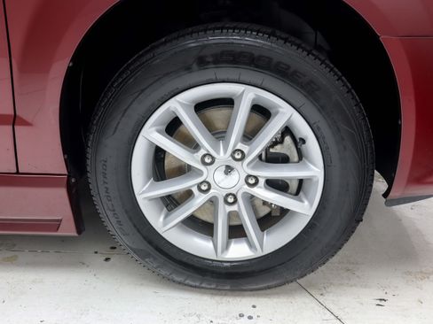 Used 2020 Dodge Grand Caravan SXT FWD image 32