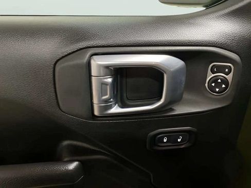 Used 2024 Jeep Wrangler Unlimited w/ Convenience Group AWD/4WD image 30