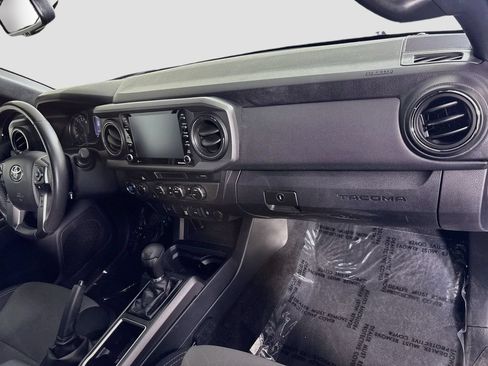 Used 2021 Toyota Tacoma TRD Sport AWD/4WD image 27