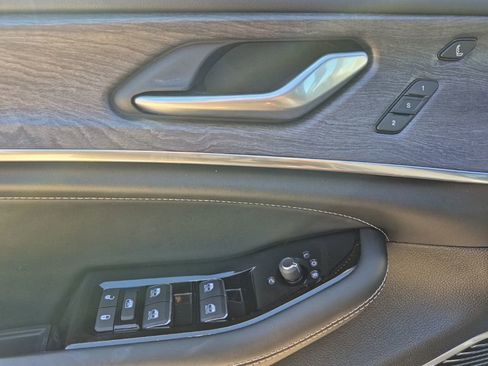 New 2024 Jeep Grand Cherokee Overland w/ Advanced Protech Group III image 17