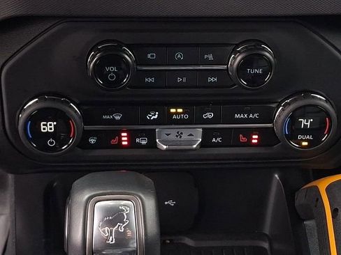 Used 2024 Ford Bronco Badlands image 15