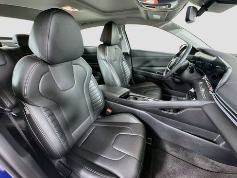 Used 2025 Hyundai Elantra Limited FWD image 30