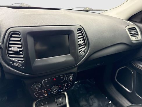 Used 2020 Jeep Compass Latitude w/ Popular Equipment Group FWD image 24