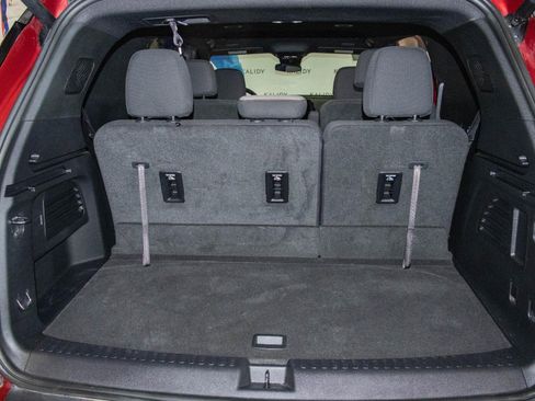 Used 2025 Chevrolet Traverse LT image 24