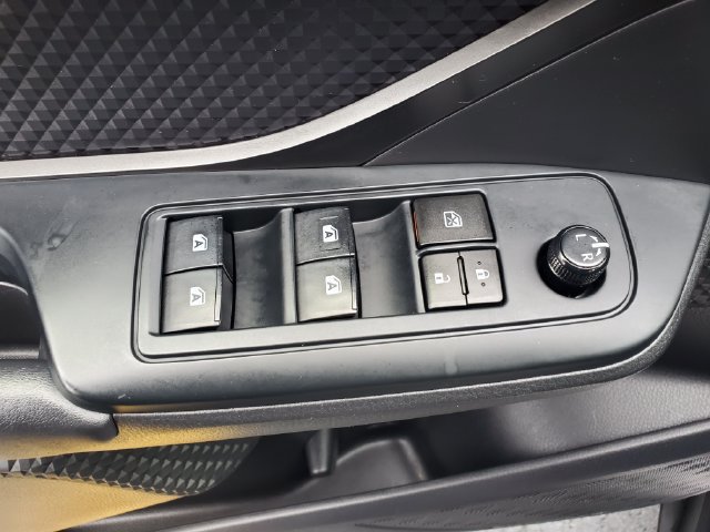 Used 2019 Toyota C-HR LE FWD image 17