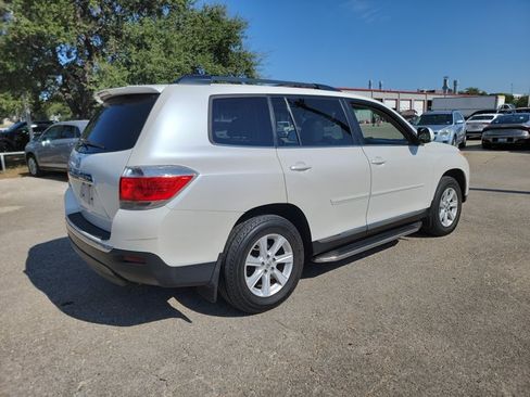 Used 2013 Toyota Highlander SE FWD image 5