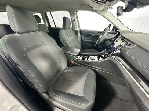 Used 2023 Jeep Grand Cherokee Laredo image 25