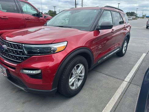 Used 2021 Ford Explorer XLT w/ Equipment Group 202A RWD image 1