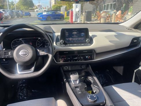 Certified 2023 Nissan Rogue SV image 11