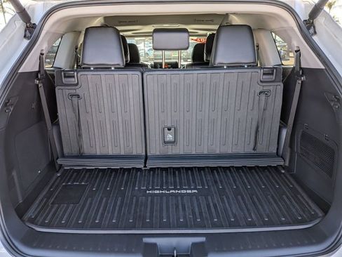 Used 2024 Toyota Highlander Limited image 6