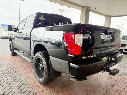 Used 2019 Nissan Titan SV w/ SV Convenience Package image 10