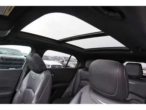 Used 2023 Cadillac XT4 Sport w/ Technology Package FWD image 28