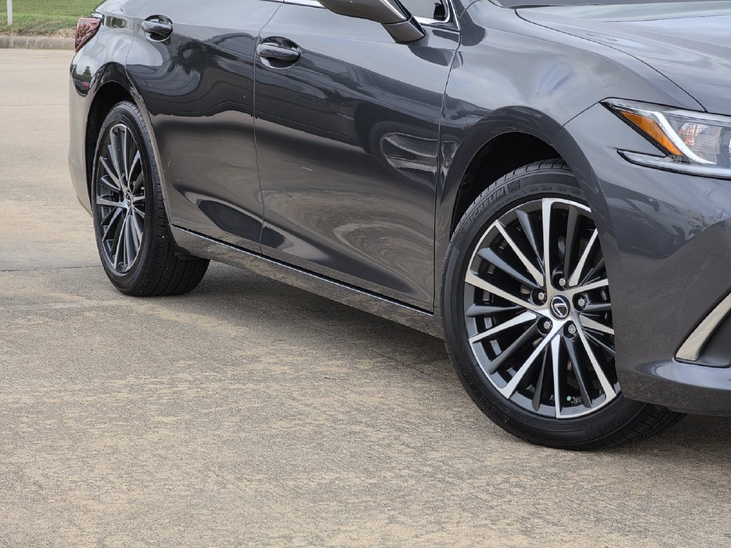 Used 2025 Lexus ES 350 w/ Premium Package FWD image 11