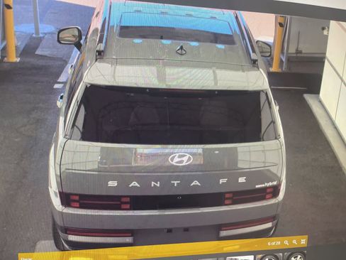 Used 2025 Hyundai Santa Fe Limited AWD/4WD image 5