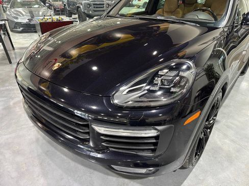Used 2015 Porsche Cayenne Turbo image 32