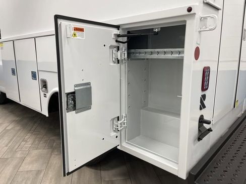 New 2025 Chevrolet Express 3500 Work Van w/ Power Convenience Package image 12