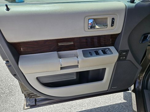 Used 2011 Ford Flex SEL w/ Rapid Spec Order Code image 11
