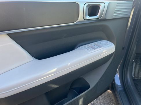 Used 2025 Hyundai Santa Fe SEL FWD image 18