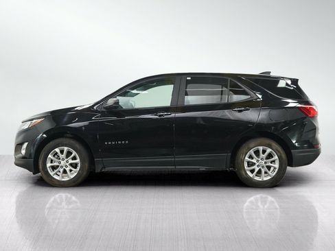 Used 2021 Chevrolet Equinox LS w/ LS Convenience Package AWD/4WD image 2