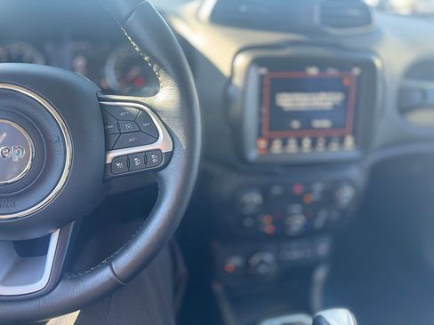 Used 2023 Jeep Renegade Limited image 8