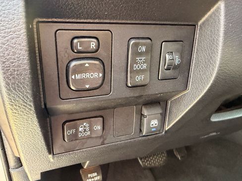Used 2017 Toyota Tundra SR5 RWD image 12