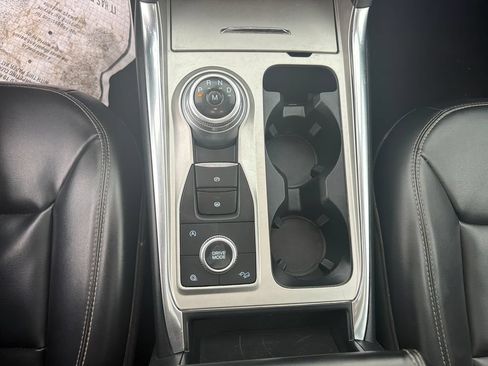 Used 2021 Ford Explorer XLT w/ Equipment Group 202A AWD/4WD image 14