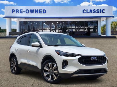 Used 2023 Ford Escape Platinum w/ Class II Trailer Tow Package AWD/4WD image 1