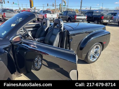 Used 2005 Chevrolet SSR w/ Preferred Equipment Group image 89