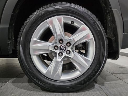 Used 2017 Toyota Highlander Limited image 24