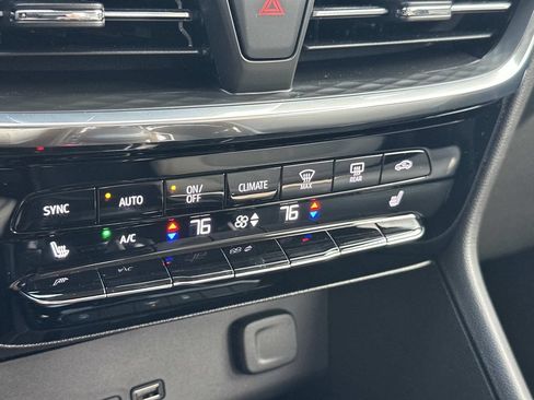 Used 2024 Buick Encore GX Avenir FWD image 23