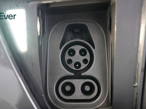 Used 2023 Lucid Air Grand Touring image 10