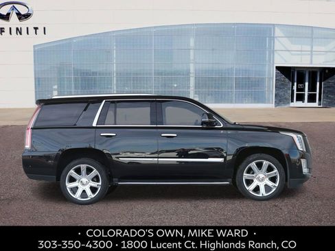 Used 2019 Cadillac Escalade Luxury image 7