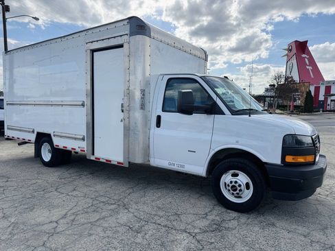 Used 2022 GMC Savana 3500 Extended w/ Power Convenience Package RWD image 3