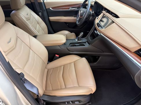 Used 2017 Cadillac XT5 Platinum w/ Driver Assist Package AWD/4WD image 30
