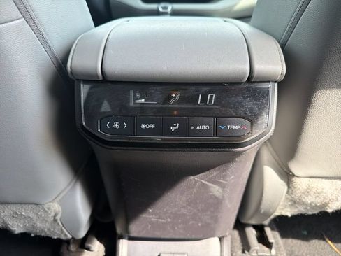 Used 2021 Toyota Highlander XLE AWD/4WD image 31