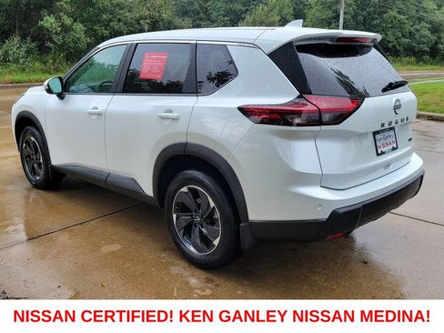 Certified 2026 Nissan Rogue SV AWD/4WD image 5