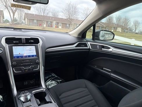 Used 2020 Ford Fusion SE image 24