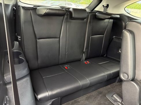 Used 2024 Toyota Highlander XLE AWD/4WD image 17