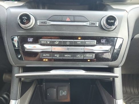 Used 2020 Ford Explorer XLT w/ Equipment Group 202A AWD/4WD image 15
