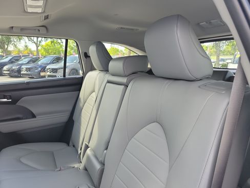 Certified 2025 Toyota Highlander XLE AWD/4WD image 16