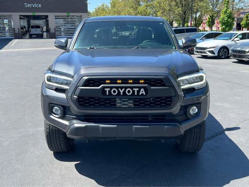 Used 2022 Toyota Tacoma TRD Off-Road w/ TRD Premium Off Road Package AWD/4WD image 3