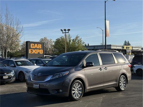 Used 2015 Toyota Sienna Limited Premium image 1